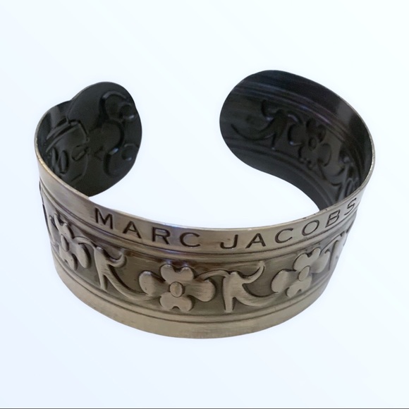 Marc Jacobs Textured Silver Floret Cuff - Picture 2 of 5